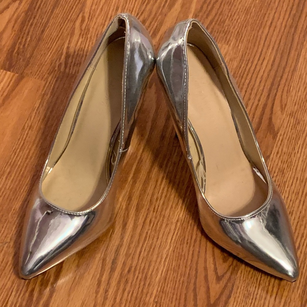3/$10 Brand New Qupid Shiny Pointed Pumps